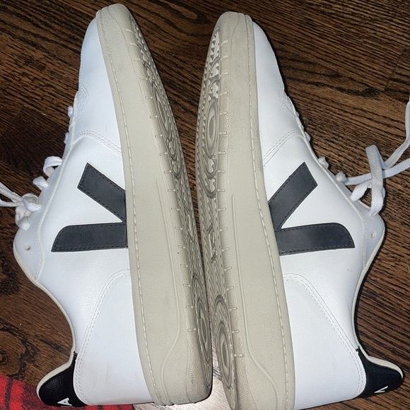 Veja Gender Inclusive Esplar Sneaker - Picture 6 of 11